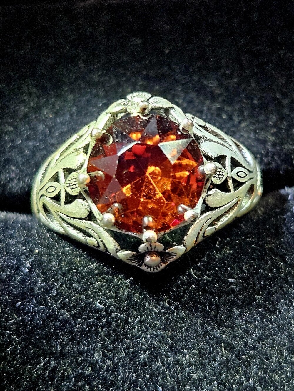 Silver Filigree Ring with Deep Garnet-Red  Gemstone Center. NWT